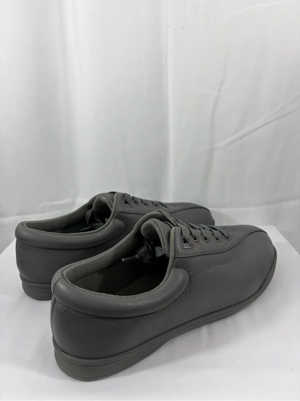 NWT Easy Spirit Women’s Size 7.5W Gray Lace-Up Sneakers